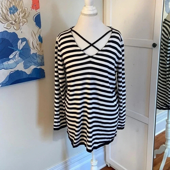 Calvin Klein Sweater - Picture 2 of 9